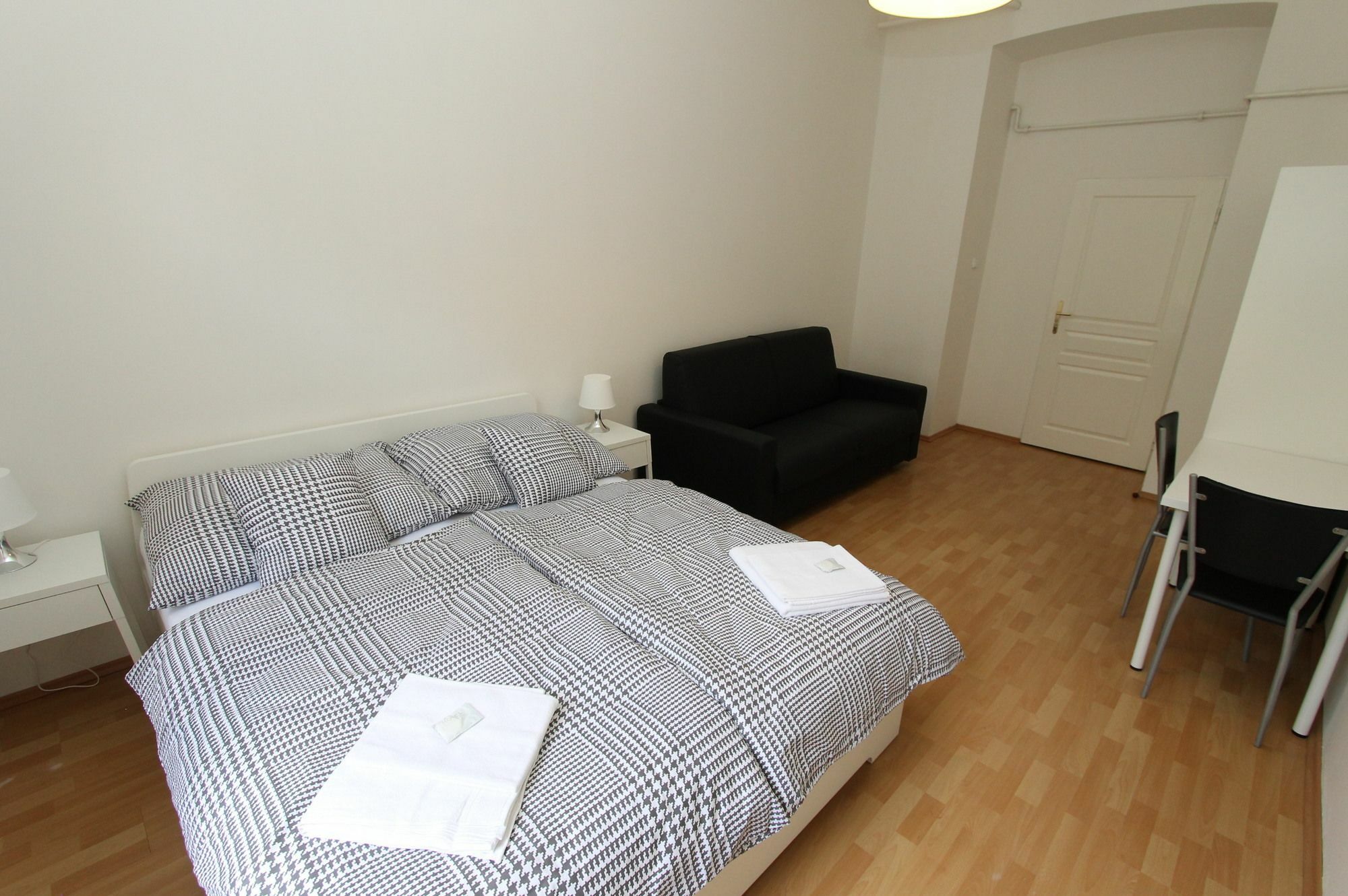 Zizka Home Apartments Prága Kültér fotó